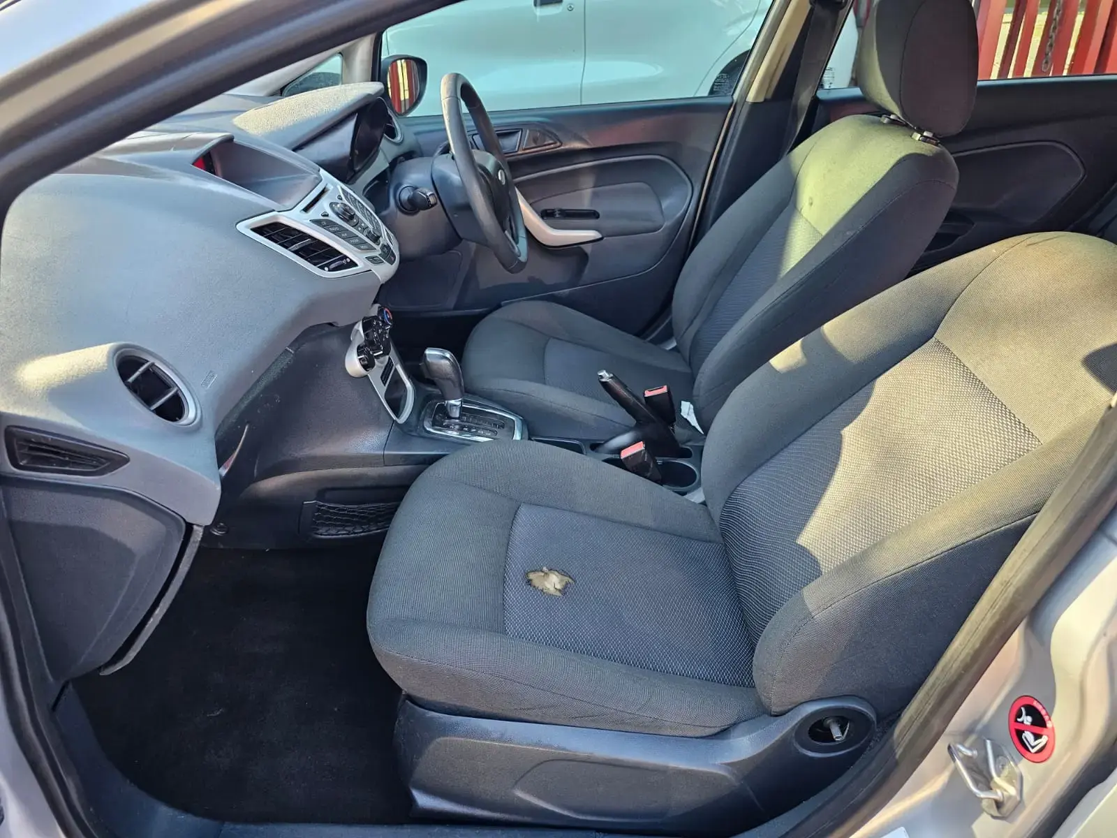 2011 Ford Fiesta 5-Door 1.6 Ambiente Auto - Image 10