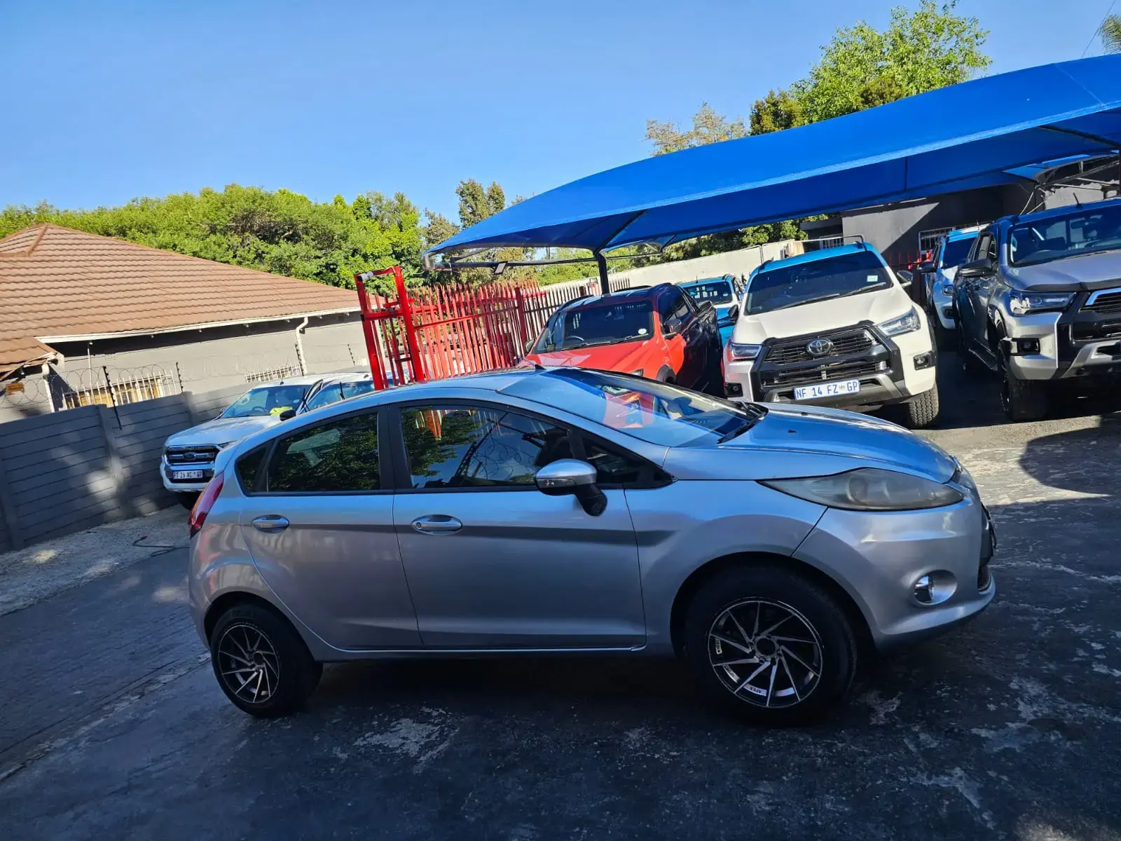 2011 Ford Fiesta 5-Door 1.6 Ambiente Auto - Image 1