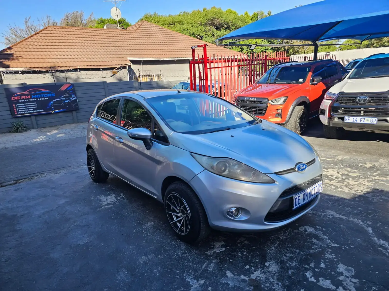 2011 Ford Fiesta 5-Door 1.6 Ambiente Auto - Image 1