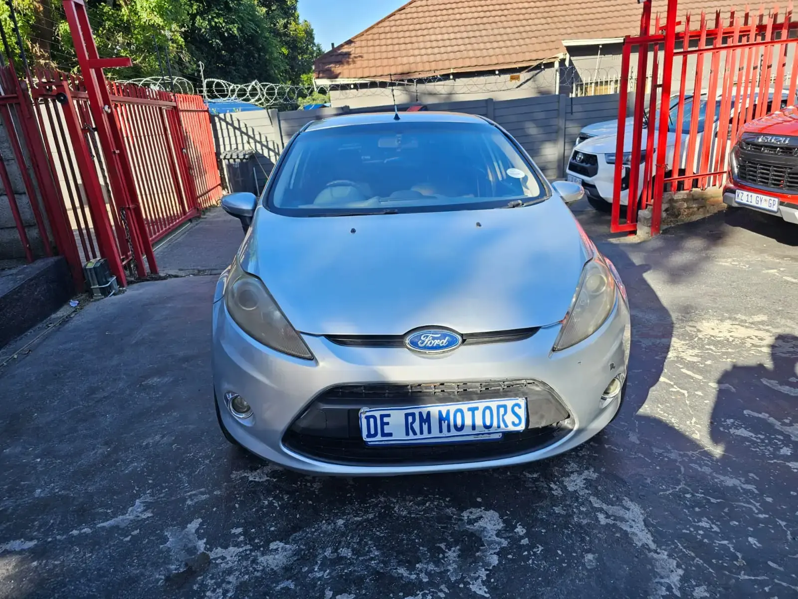 2011 Ford Fiesta 5-Door 1.6 Ambiente Auto - Image 1